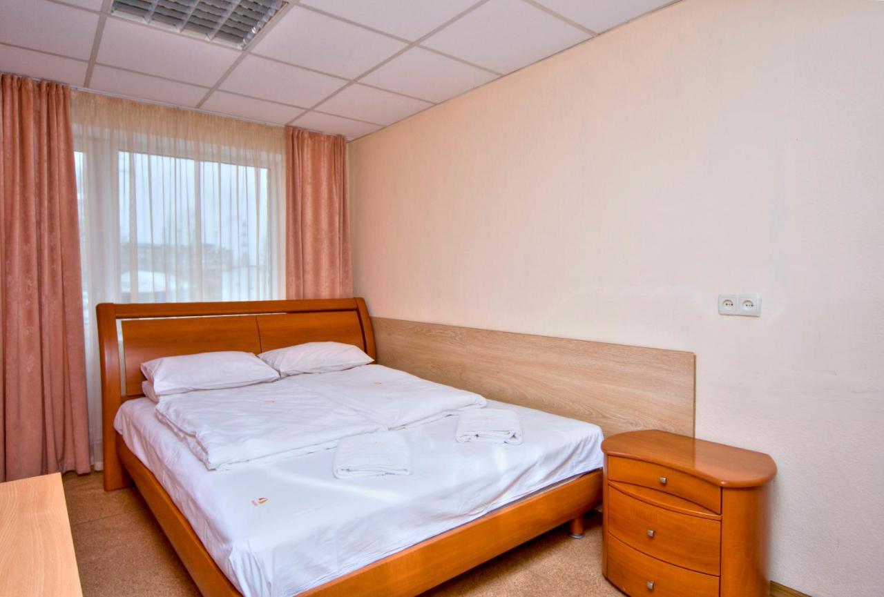 Hostel Podolski Plus เคียฟ ภายนอก รูปภาพ
