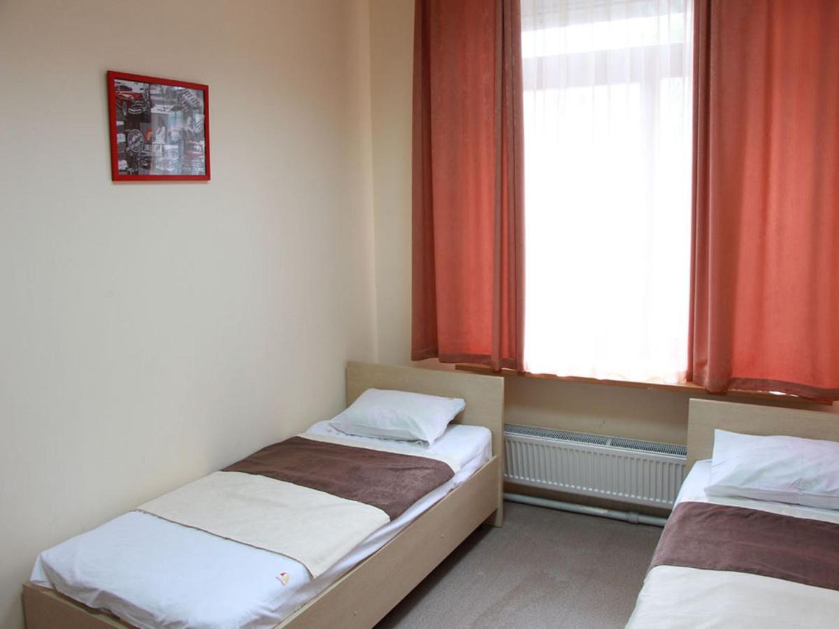Hostel Podolski Plus เคียฟ ภายนอก รูปภาพ