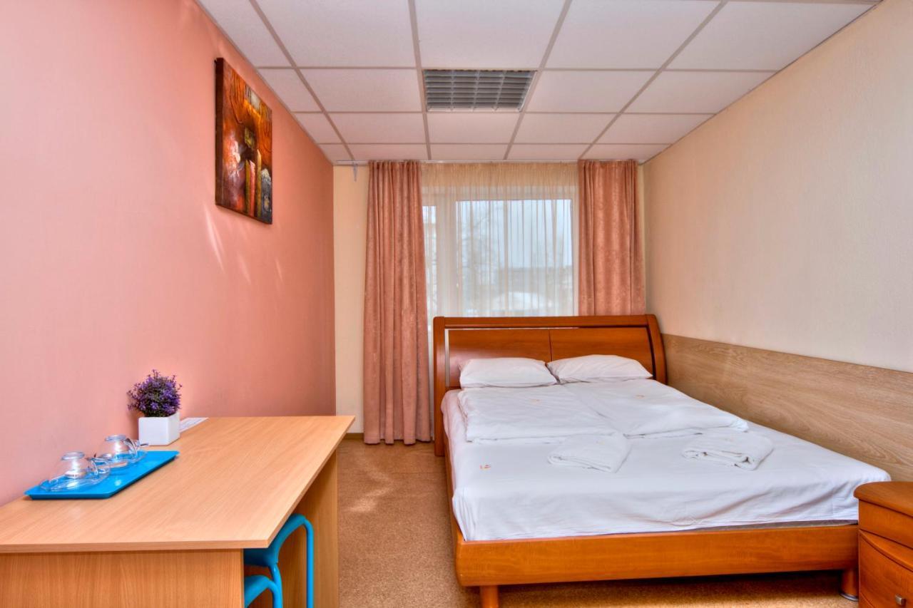 Hostel Podolski Plus เคียฟ ภายนอก รูปภาพ