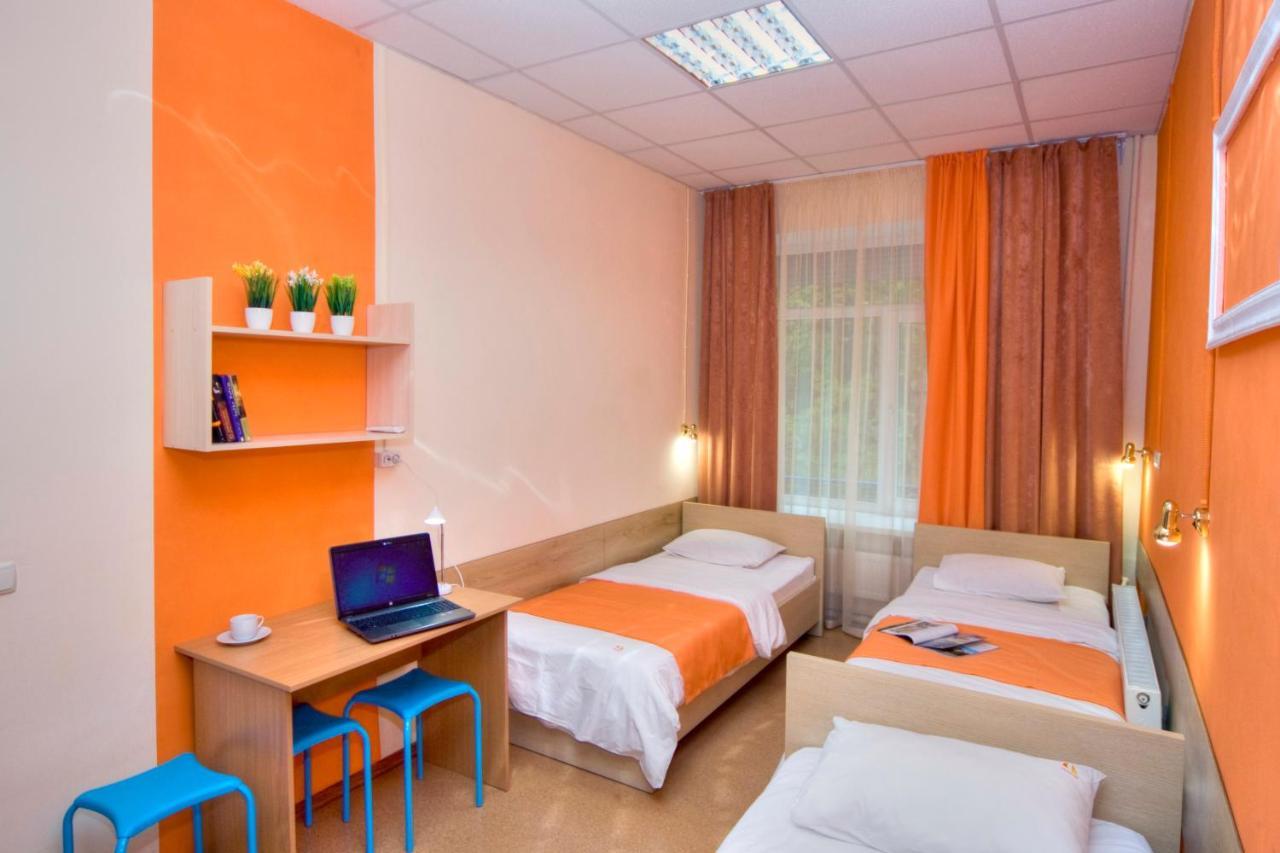 Hostel Podolski Plus เคียฟ ภายนอก รูปภาพ