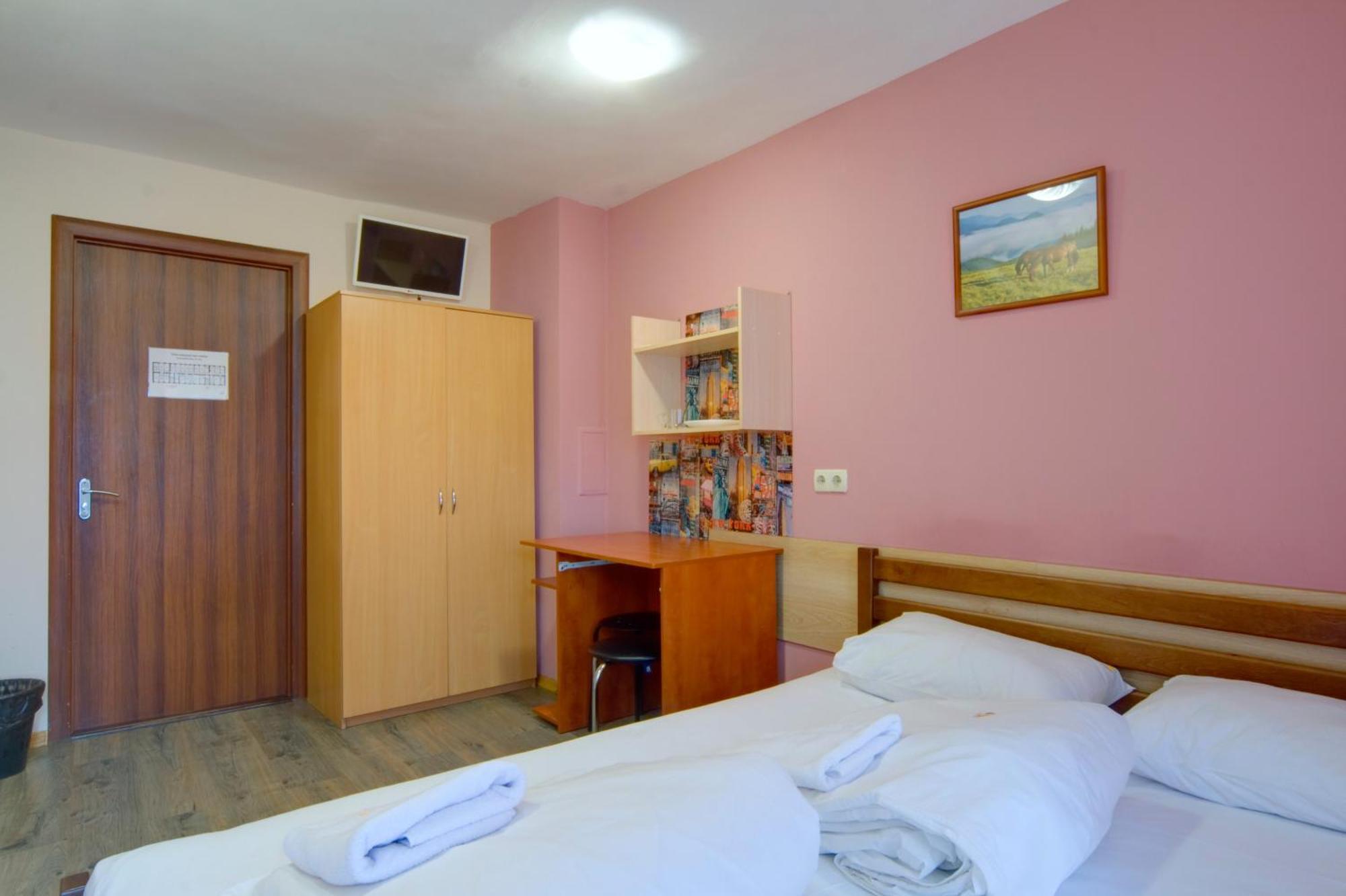 Hostel Podolski Plus เคียฟ ภายนอก รูปภาพ