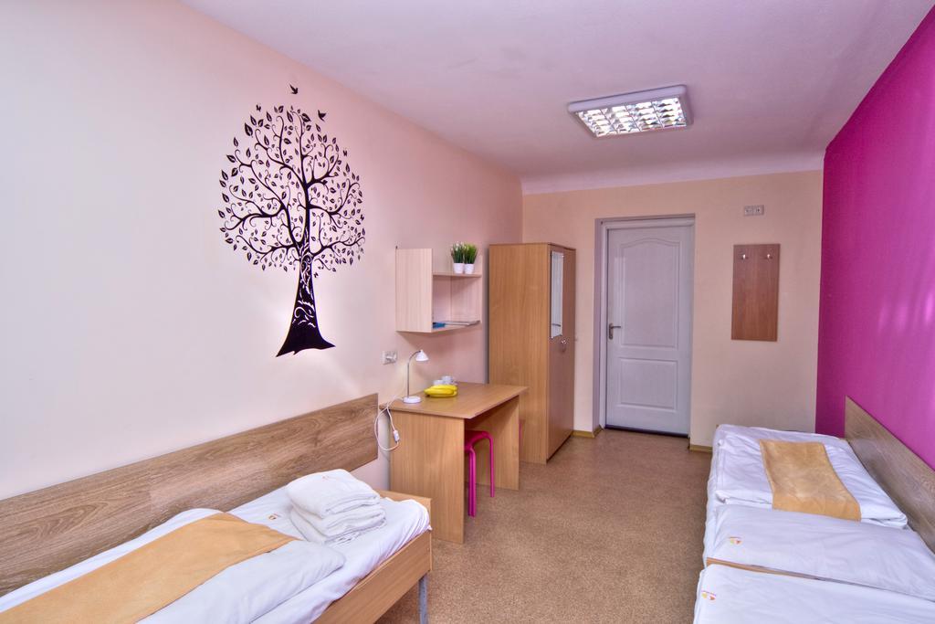 Hostel Podolski Plus เคียฟ ภายนอก รูปภาพ