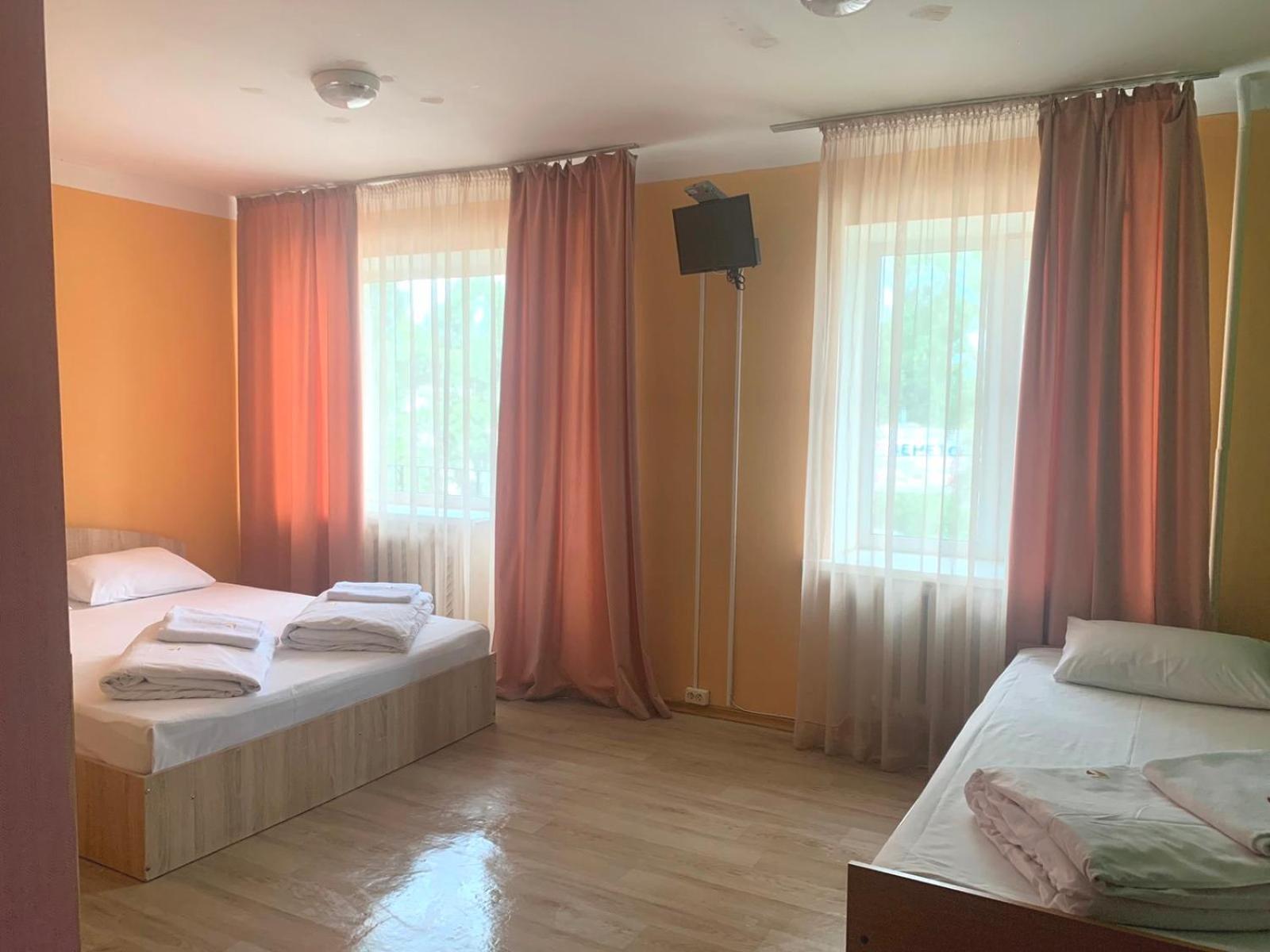 Hostel Podolski Plus เคียฟ ภายนอก รูปภาพ