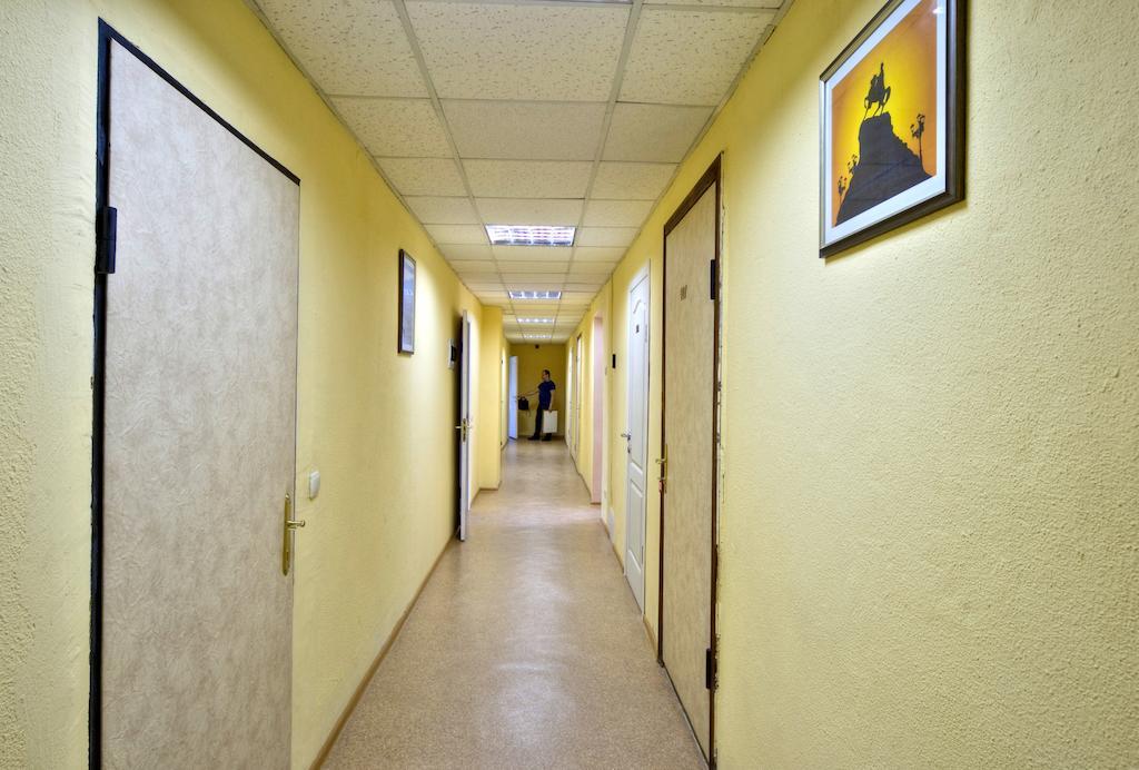 Hostel Podolski Plus เคียฟ ภายนอก รูปภาพ